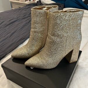 Beautiful gold glitter boots in size 8